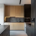 svetla braon minimalistička kuhinja